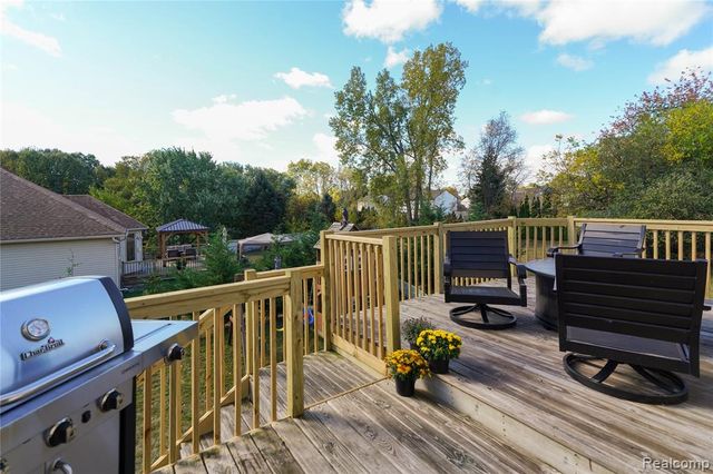 802 Castle Pine Court, Pontiac, MI 48340