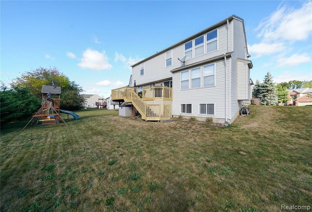 802 Castle Pine Court, Pontiac, MI 48340