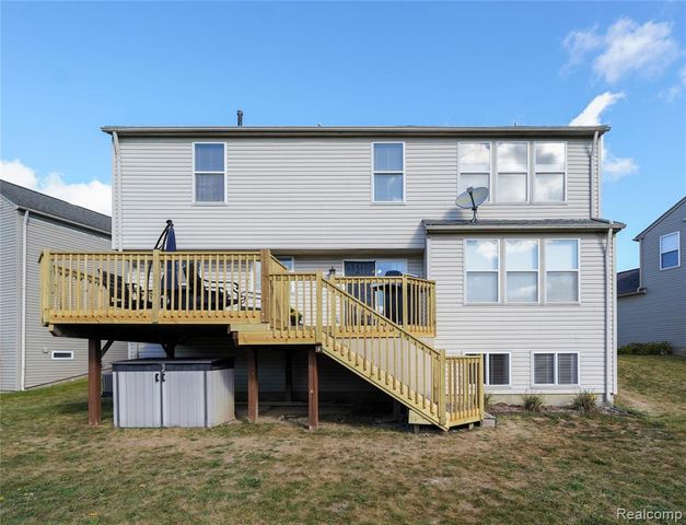 802 Castle Pine Court, Pontiac, MI 48340