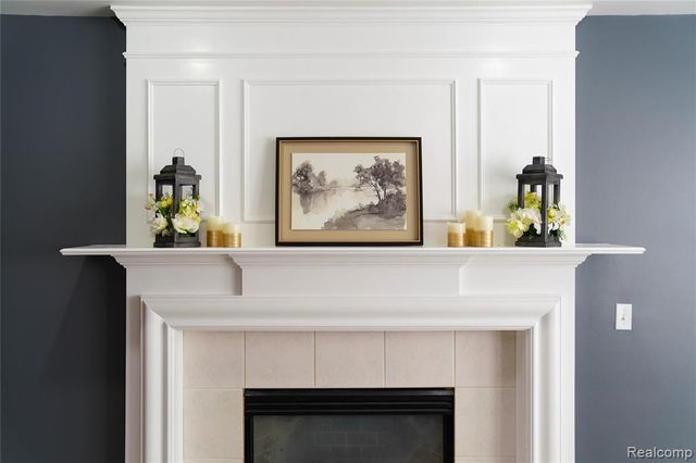 802 Castle Pine Court, Pontiac, MI 48340