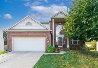 802 Castle Pine Court, Pontiac, MI 48340