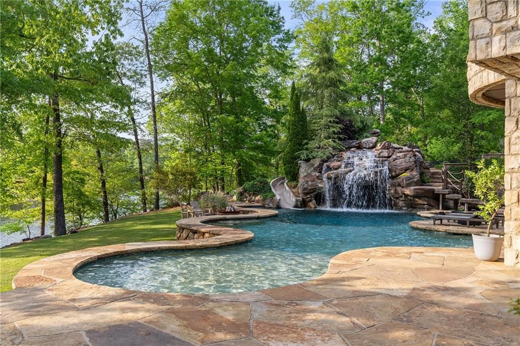 Image 108 of property listing at 550 Blue Heron Way, Milton, GA 30004