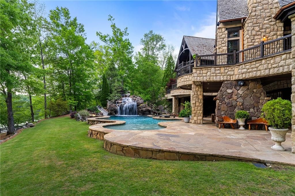 Image 109 of property listing at 550 Blue Heron Way, Milton, GA 30004