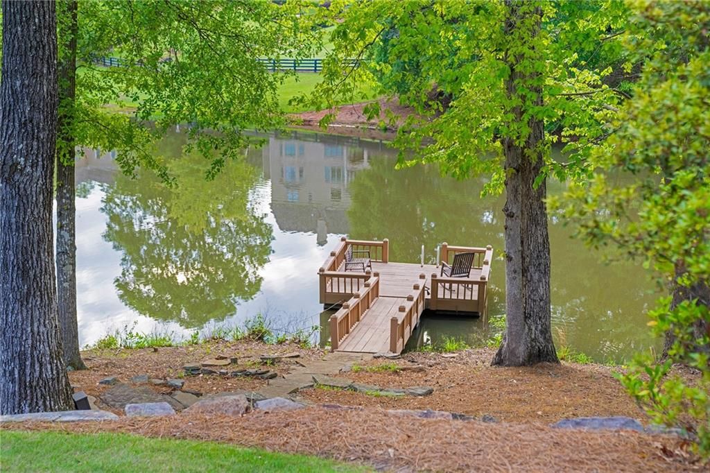 Image 111 of property listing at 550 Blue Heron Way, Milton, GA 30004