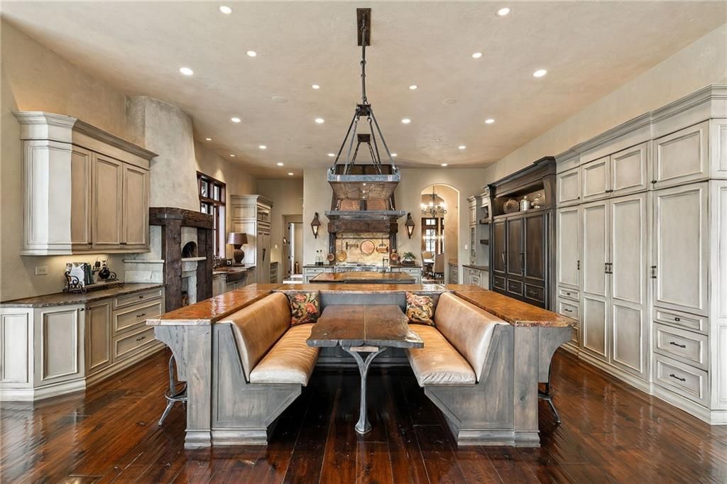 Image 18 of property listing at 550 Blue Heron Way, Milton, GA 30004