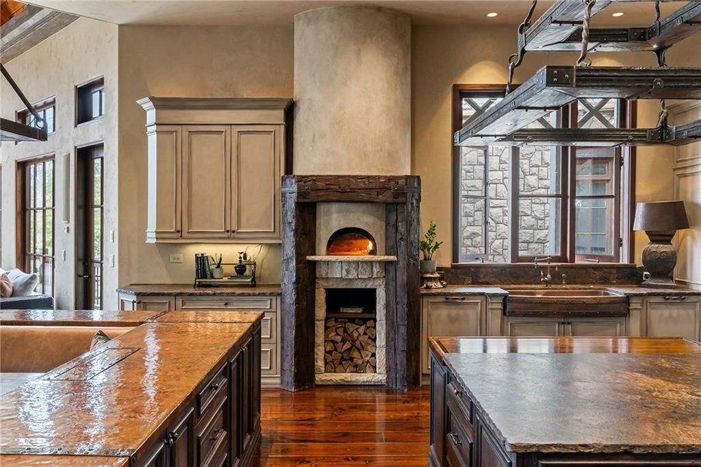 Image 25 of property listing at 550 Blue Heron Way, Milton, GA 30004