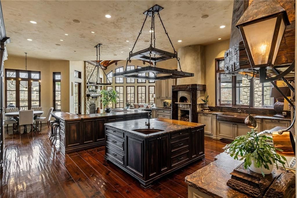 Image 27 of property listing at 550 Blue Heron Way, Milton, GA 30004