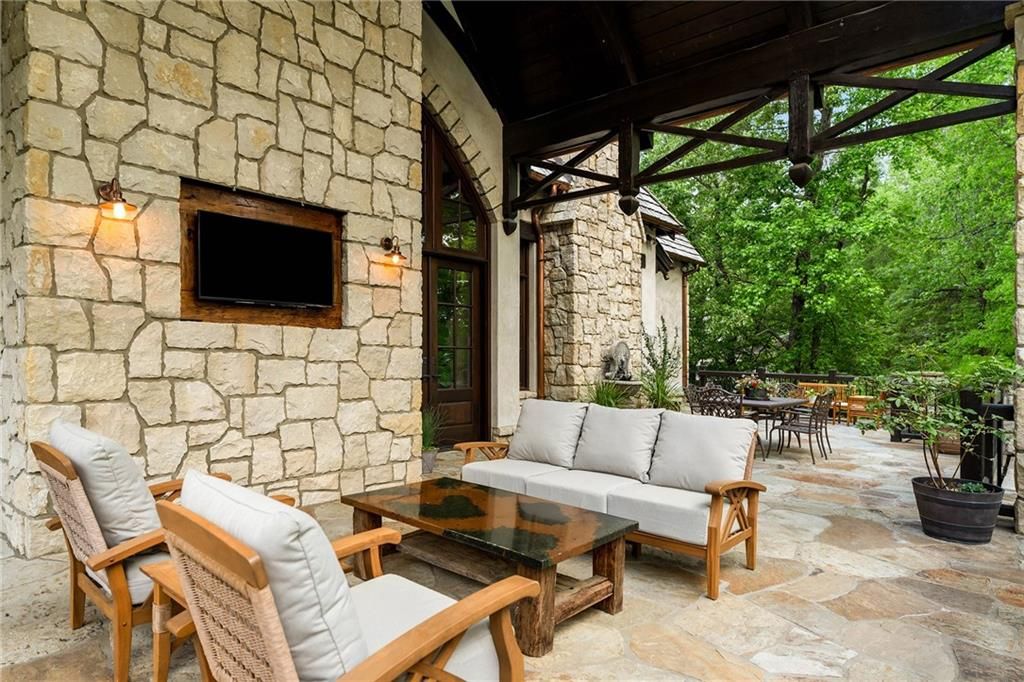 Image 32 of property listing at 550 Blue Heron Way, Milton, GA 30004