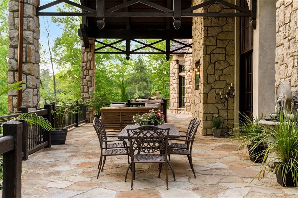 Image 33 of property listing at 550 Blue Heron Way, Milton, GA 30004