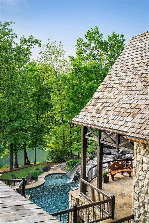Image 34 of property listing at 550 Blue Heron Way, Milton, GA 30004