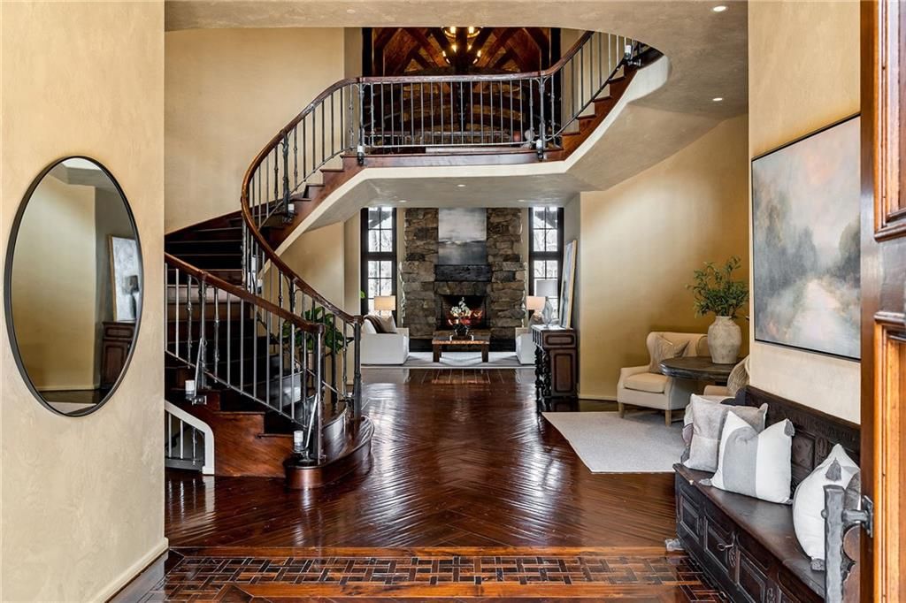 Image 8 of property listing at 550 Blue Heron Way, Milton, GA 30004