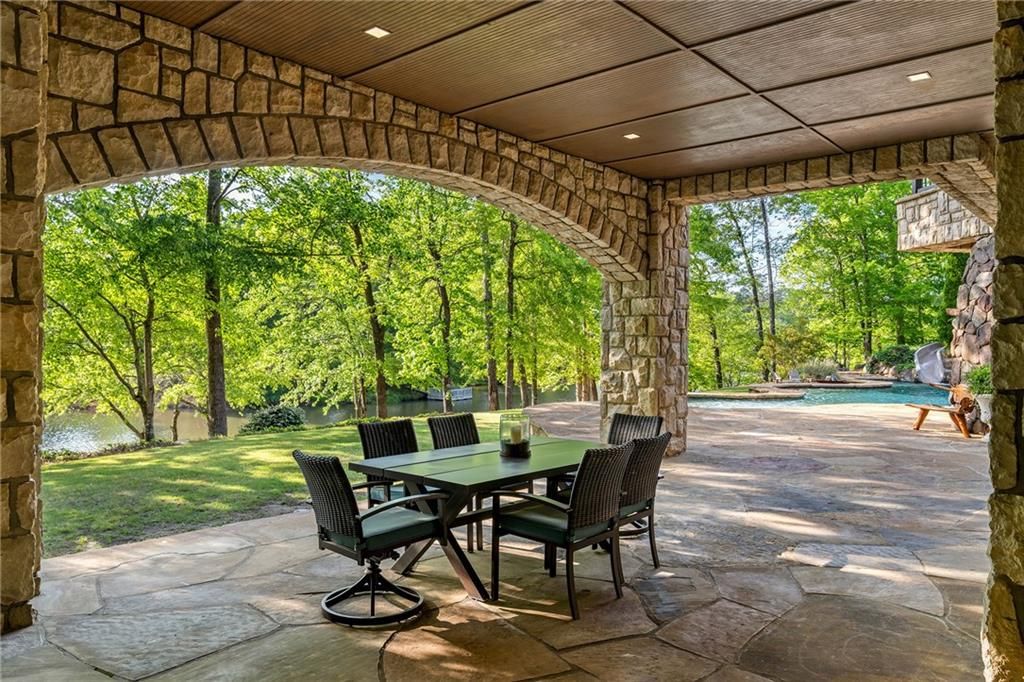 Image 86 of property listing at 550 Blue Heron Way, Milton, GA 30004