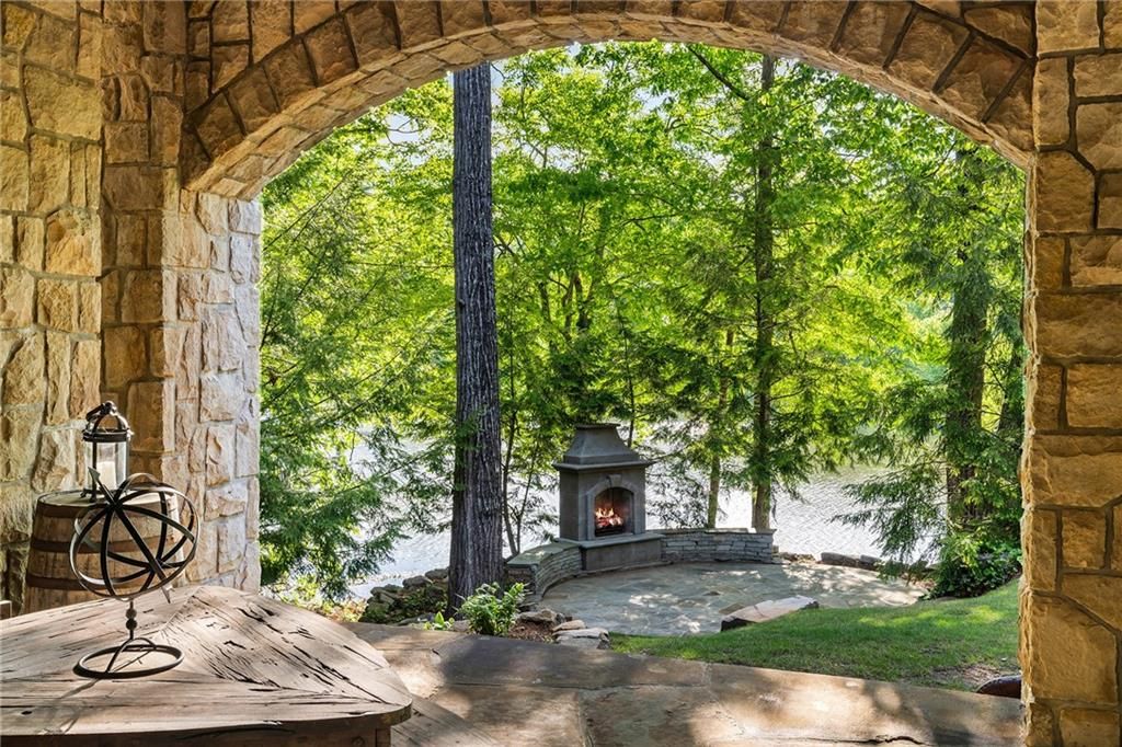 Image 87 of property listing at 550 Blue Heron Way, Milton, GA 30004