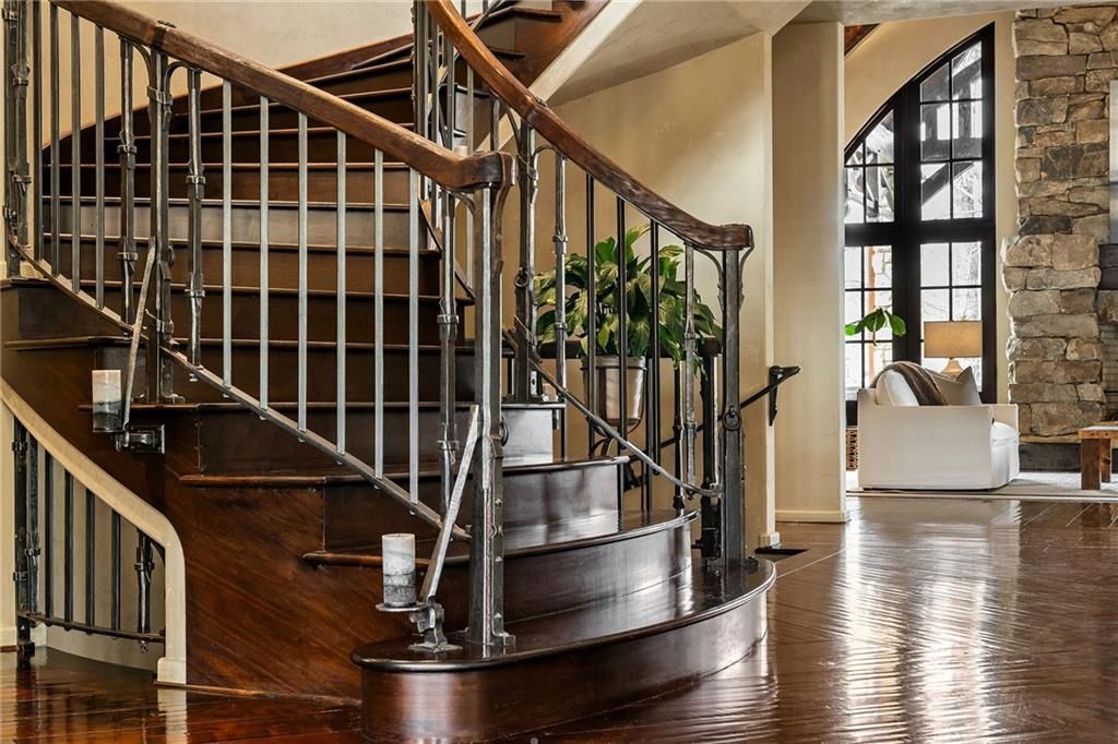 Image 9 of property listing at 550 Blue Heron Way, Milton, GA 30004