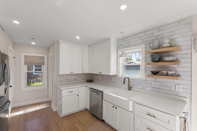 126 Maple TERRACE, Oconomowoc, WI 53066
