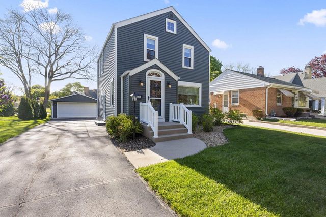 126 Maple TERRACE, Oconomowoc, WI 53066