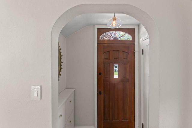 126 Maple TERRACE, Oconomowoc, WI 53066