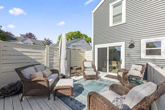 126 Maple TERRACE, Oconomowoc, WI 53066
