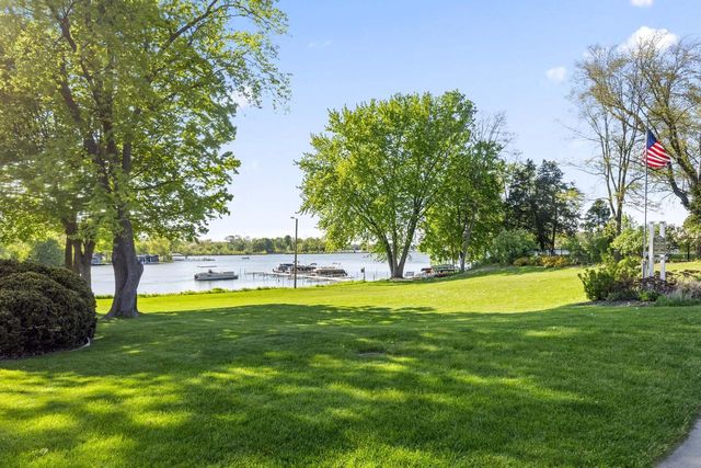 126 Maple TERRACE, Oconomowoc, WI 53066