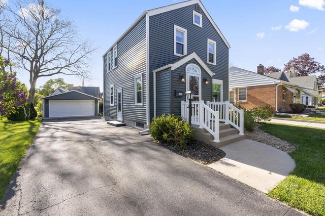 126 Maple TERRACE, Oconomowoc, WI 53066