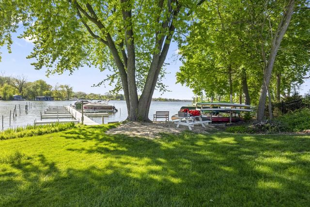 126 Maple TERRACE, Oconomowoc, WI 53066