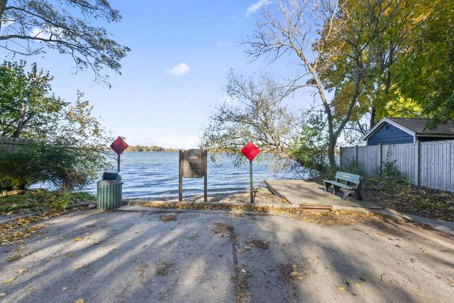126 Maple TERRACE, Oconomowoc, WI 53066