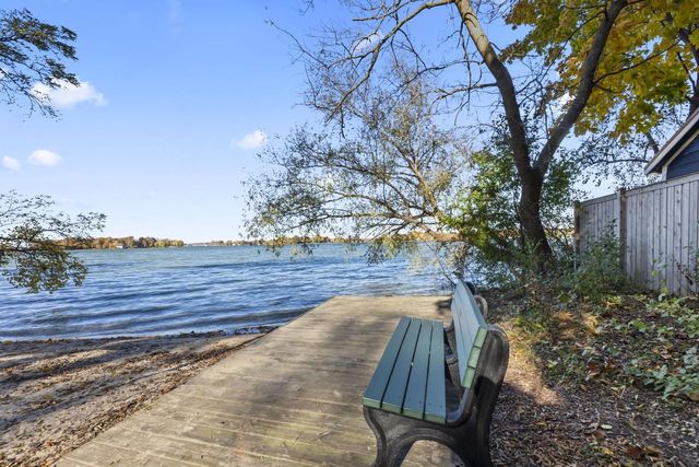 126 Maple TERRACE, Oconomowoc, WI 53066
