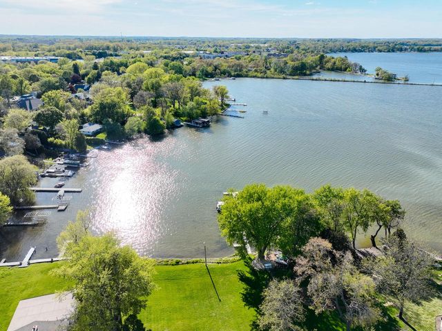 126 Maple TERRACE, Oconomowoc, WI 53066