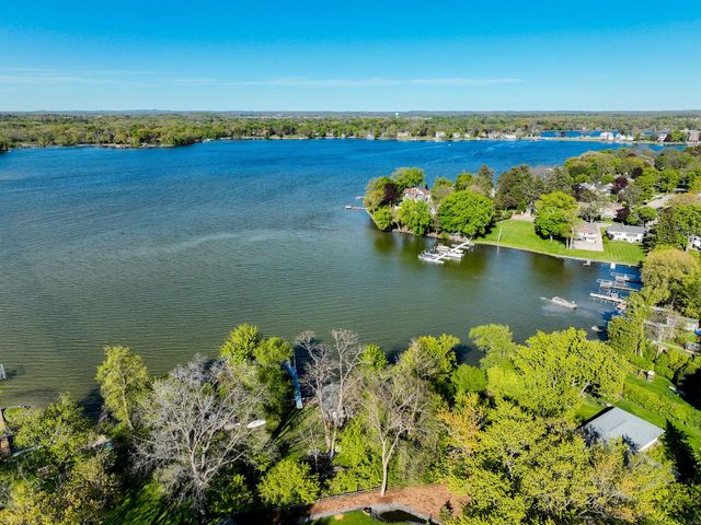 126 Maple TERRACE, Oconomowoc, WI 53066