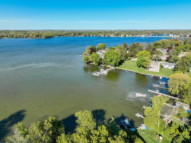 126 Maple TERRACE, Oconomowoc, WI 53066