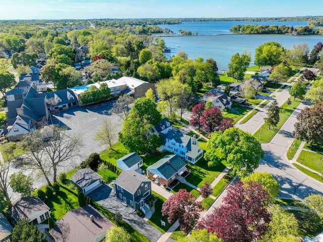 126 Maple TERRACE, Oconomowoc, WI 53066