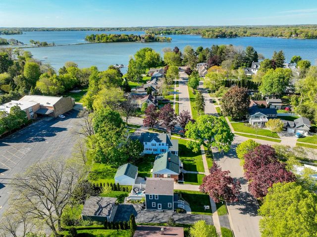 126 Maple TERRACE, Oconomowoc, WI 53066
