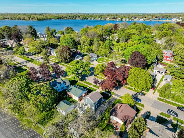 126 Maple TERRACE, Oconomowoc, WI 53066