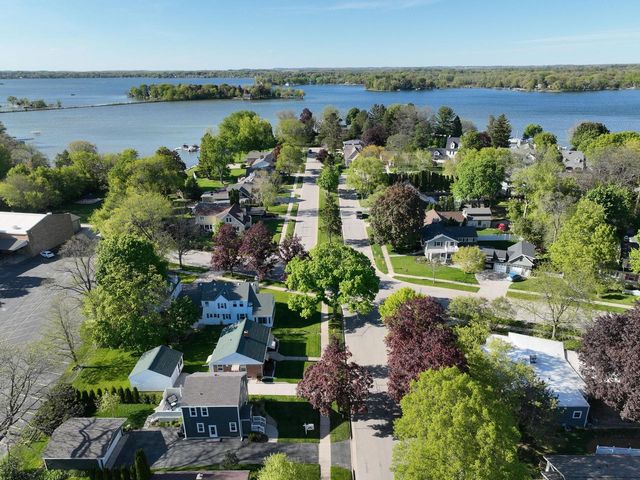 126 Maple TERRACE, Oconomowoc, WI 53066