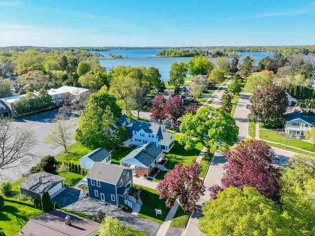 126 Maple TERRACE, Oconomowoc, WI 53066