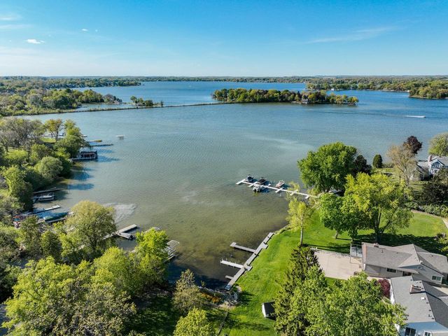 126 Maple TERRACE, Oconomowoc, WI 53066