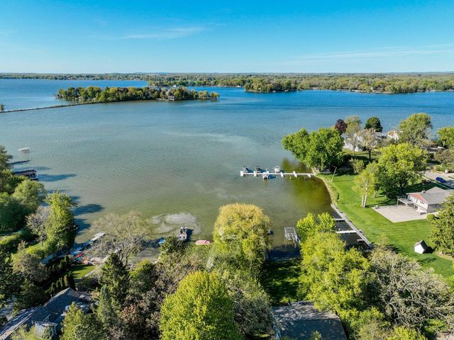 126 Maple TERRACE, Oconomowoc, WI 53066