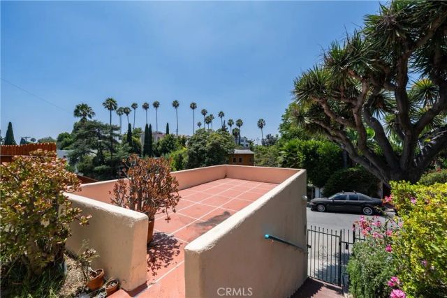1616 Redcliff, Los Angeles, CA 90026