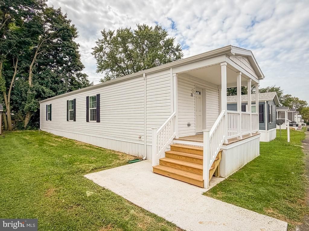16 KENNEDY DR, FAIRLESS HILLS, PA 19030 — photo 2