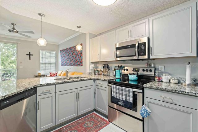 5601 BENTGRASS DRIVE 10-112, Sarasota, FL 34235