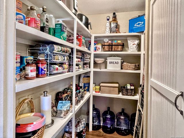 2828 2nd St, Pleasanton, TX 78064