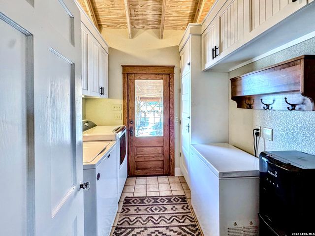 2828 2nd St, Pleasanton, TX 78064