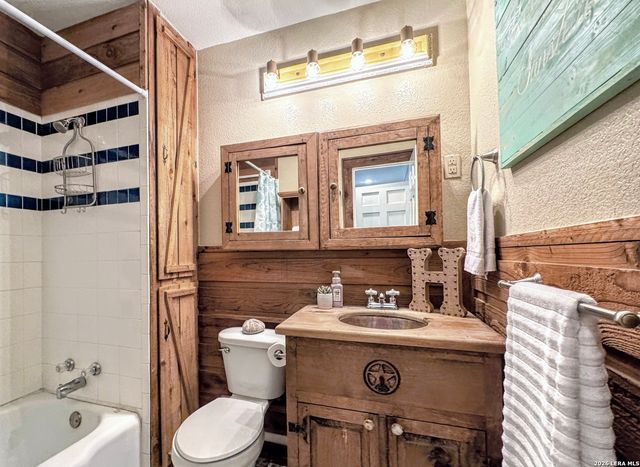 2828 2nd St, Pleasanton, TX 78064