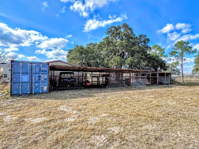 2828 2nd St, Pleasanton, TX 78064