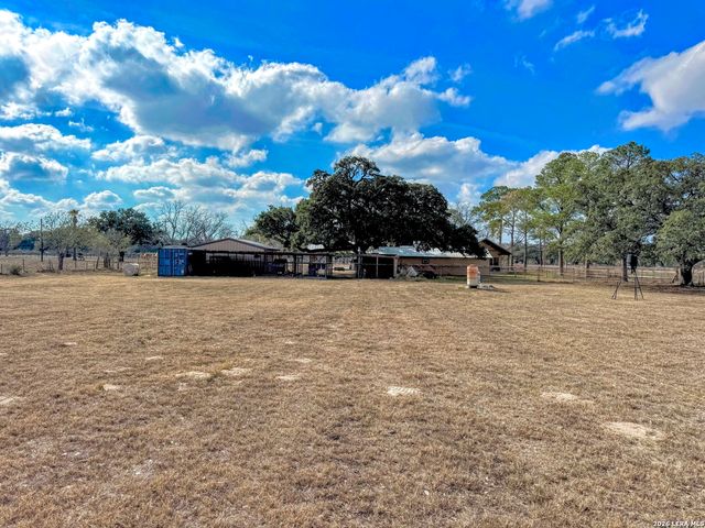 2828 2nd St, Pleasanton, TX 78064