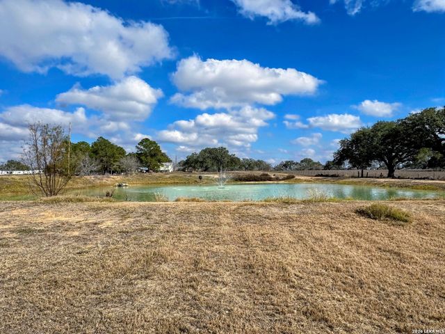 2828 2nd St, Pleasanton, TX 78064