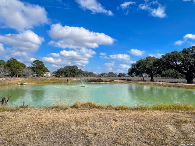 2828 2nd St, Pleasanton, TX 78064