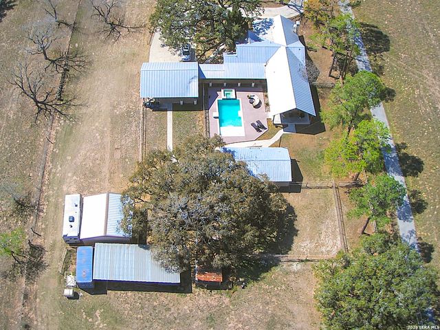 2828 2nd St, Pleasanton, TX 78064