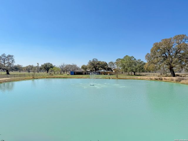 2828 2nd St, Pleasanton, TX 78064