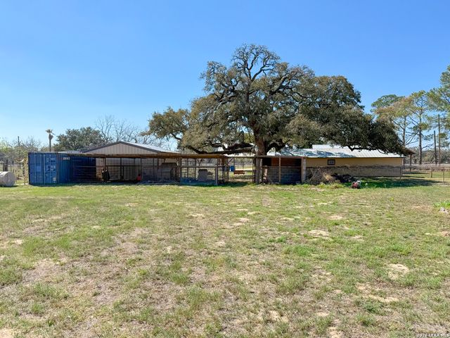 2828 2nd St, Pleasanton, TX 78064